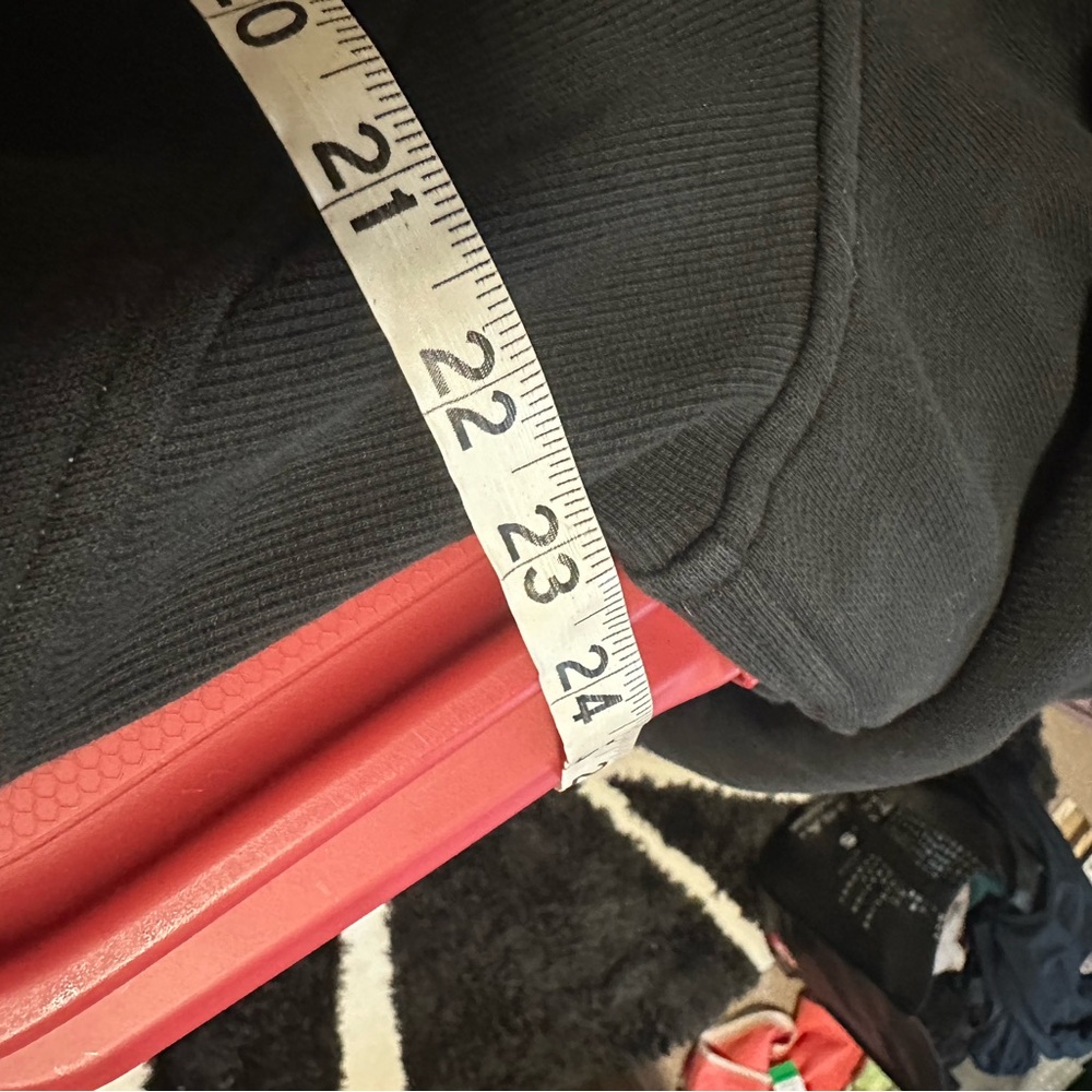 Lululemon Scuba Oversized Pullover *Wordmark
Black W3JAIS fits like a M/L - Picture 4 of 5